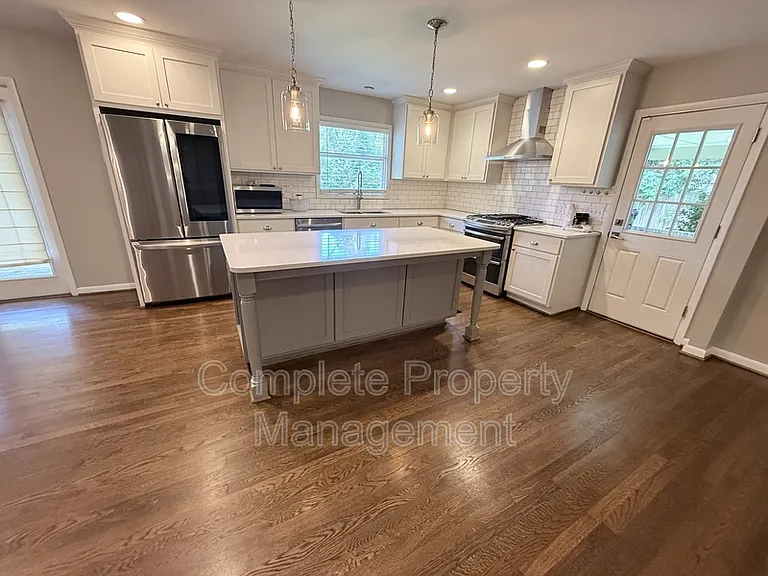 3153 Woodhaven Dr — Photo 33