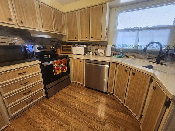4th image of 629 Poinsettia Dr