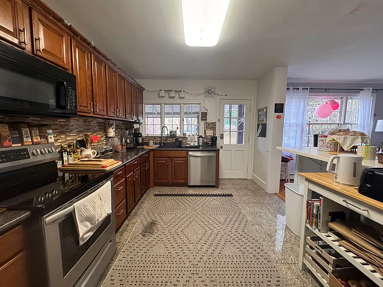 10-12 Webster St #1 — Photo 5