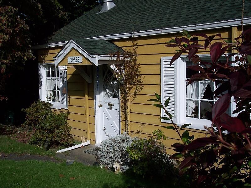 2nd image of 10432 40th Ave SW