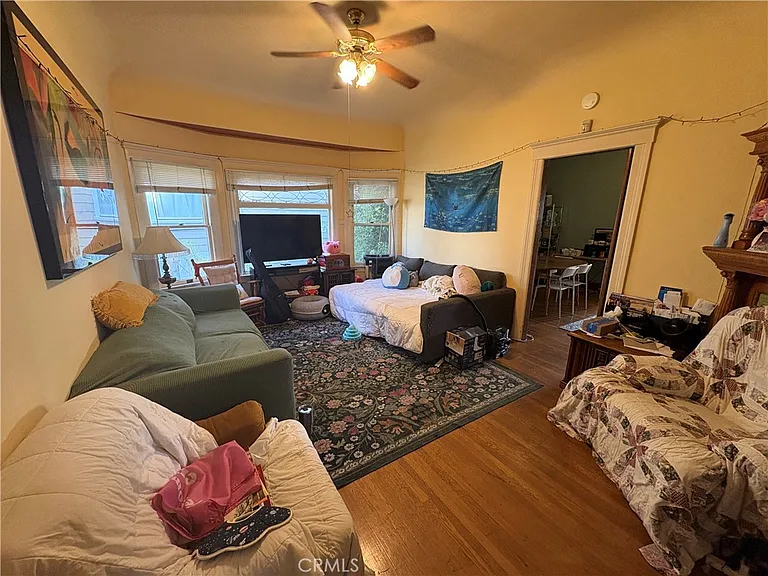 2713 S La Salle Ave — Photo 3