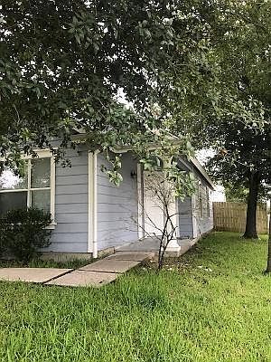 3rd image of 310 Remington Creek Dr