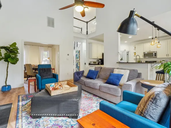 135 Farr Lake Dr, Tyrone, GA 30290