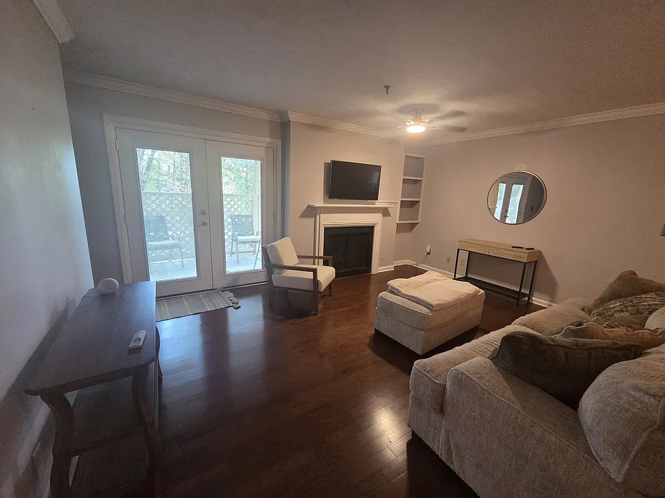 105 Riverview Dr SE #105