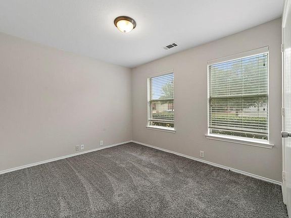 4th image of 281 Salmon Lake Dr
