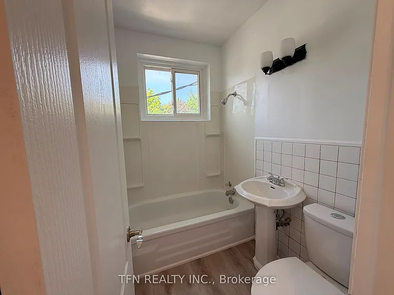 252 Mississaga St W #9 — Photo 3