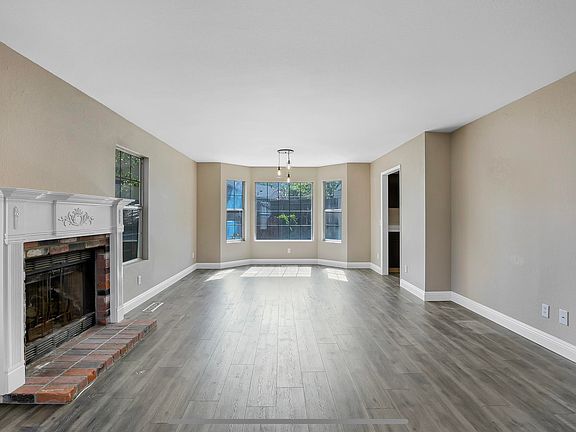3rd image of 2523 Pinebrook Dr