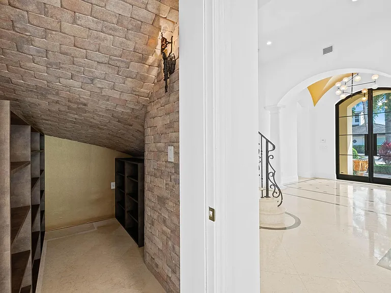 861 Nafa Dr — Photo 32