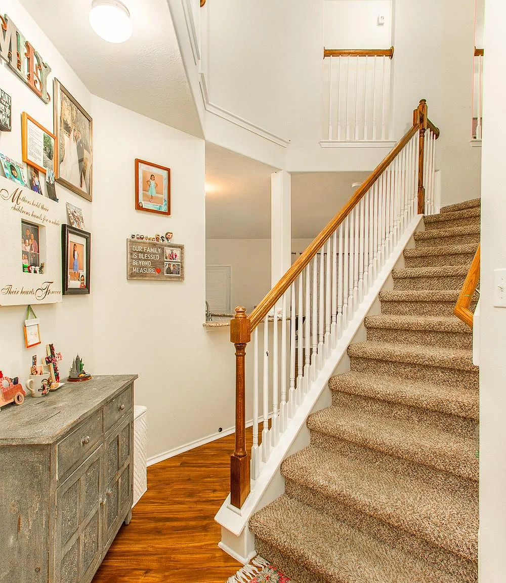 4 bed, 2.5 bath, 2481 sqft, $2,300 — Photo 3