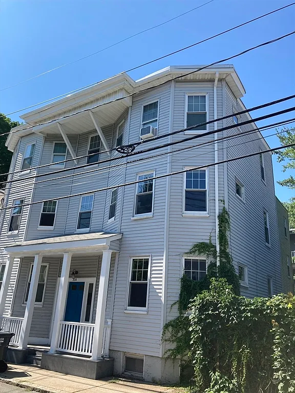 2 bed, 1.0 bath, 853 sqft, $3,800 — Photo 1