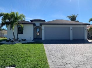 1822 SE Nineteen Lane Cpe, Coral, FL 33990
