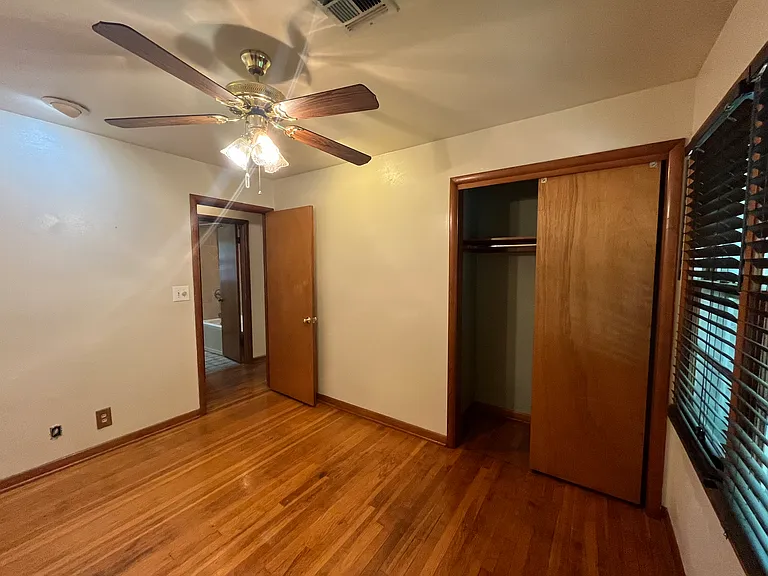 511 Fleetwood Dr — Photo 8
