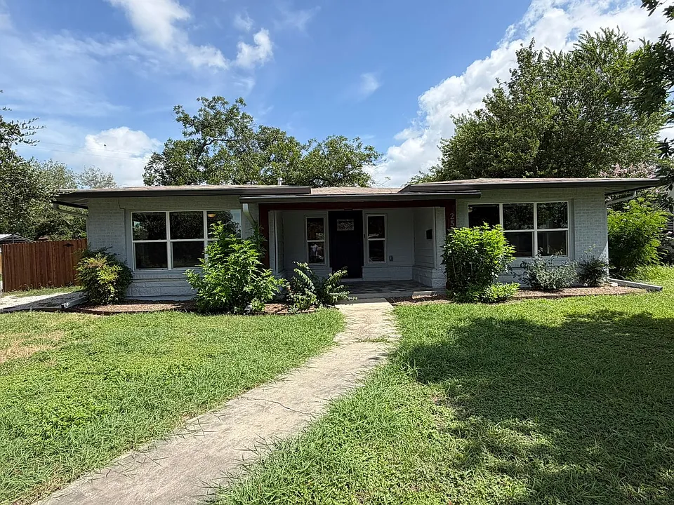 2555 W Kings Hwy