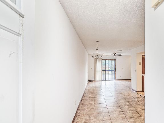 4th image of 4281 Melissa Ct W