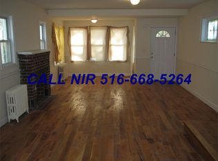 10037 202nd St, Hollis, NY 11423