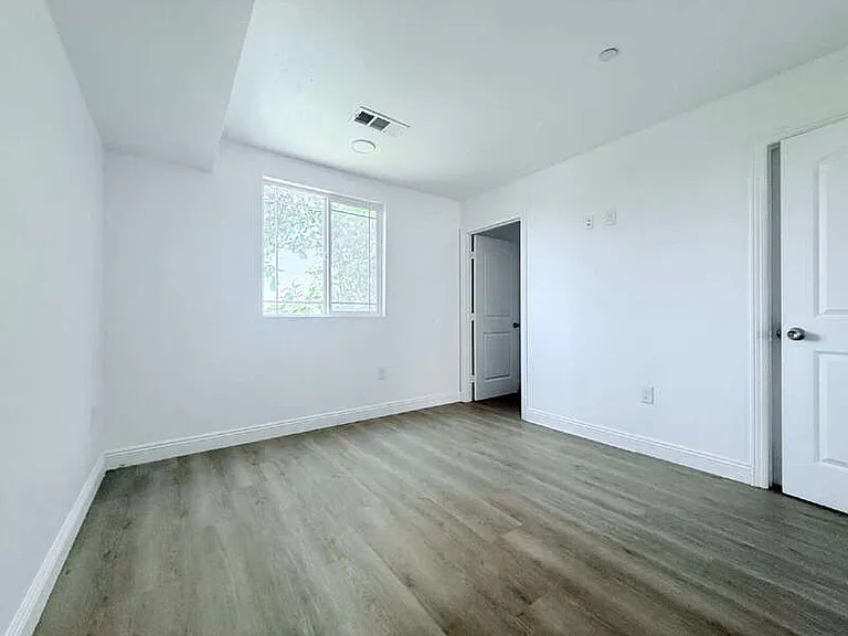1731 E 68th St #C — Photo 14