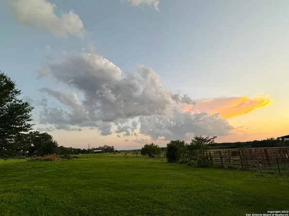 1006 CR 441, Stockdale, TX 78160