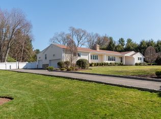 9 Partridge Hl, Upper Saddle River, NJ 07458