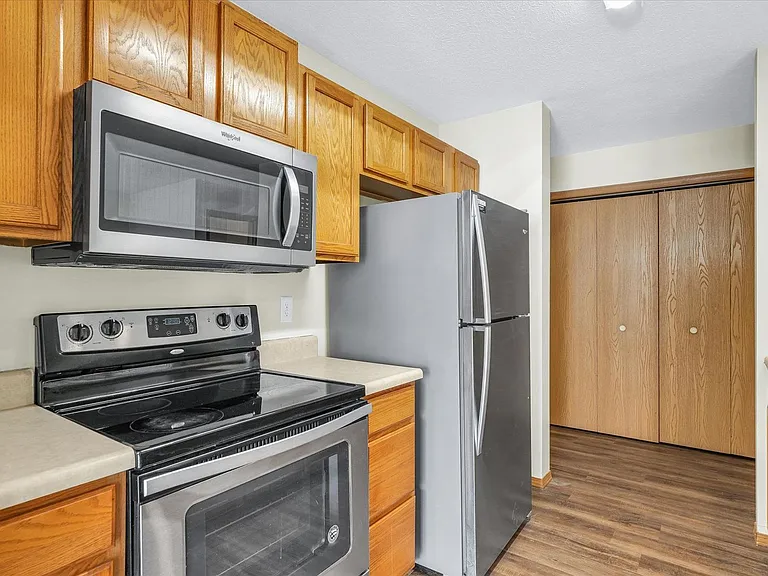 2721 Rainbow Ave — Photo 2