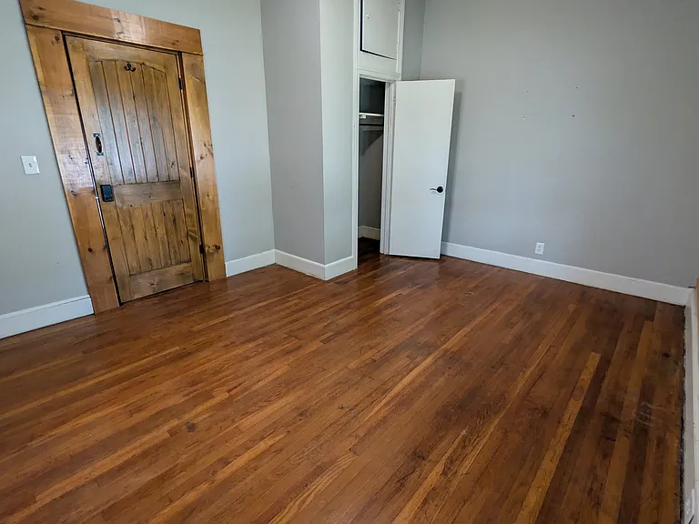 1824 N Main St — Photo 5