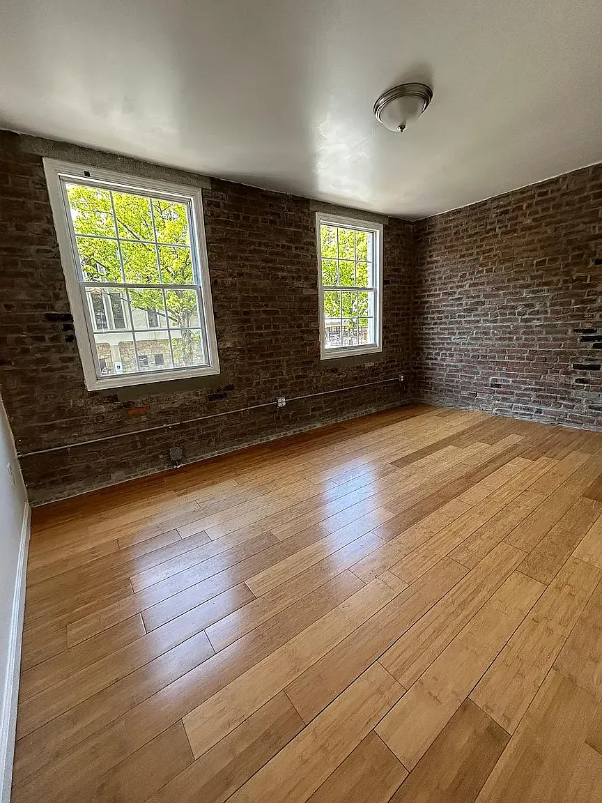 3 bed, 1000 sqft, $2,699 — Photo 2