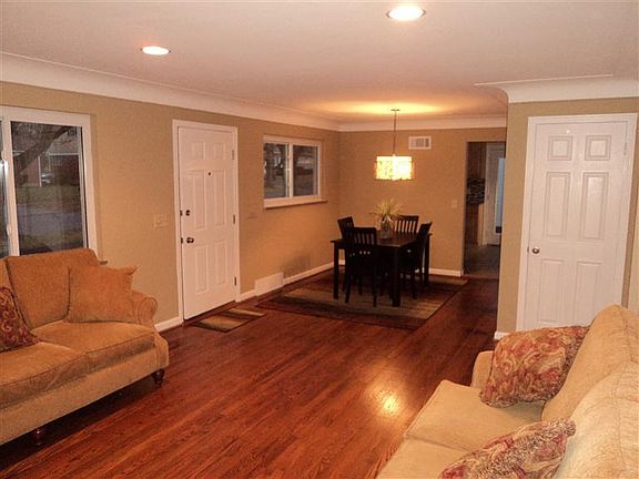 3rd image of 8751 Cottonwood Dr