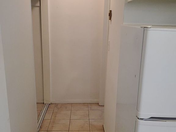 3rd image of 1626 S Barrington Ave #10