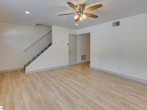 5th image of 69 Pine Creek Court Ext