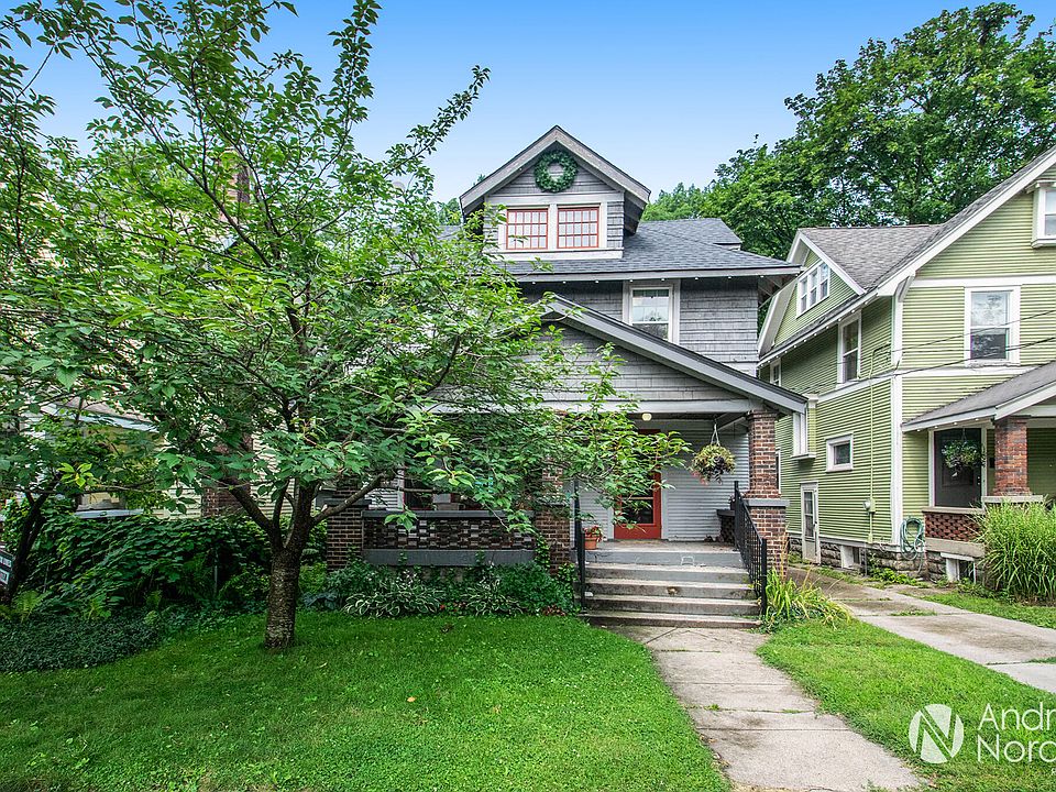 1st image of 105 Carlton Ave SE