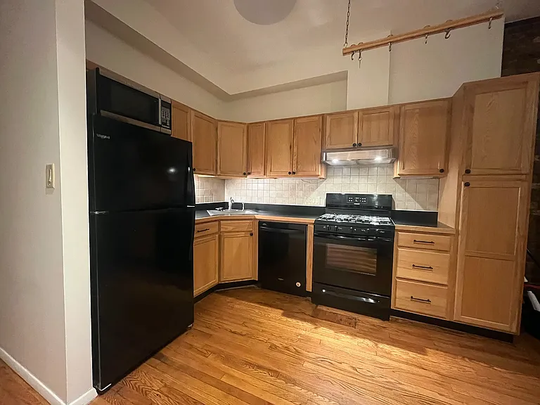 42 Henry St #3 — Photo 5