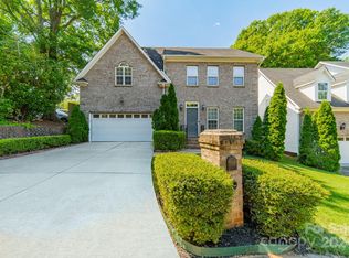 4701 Valley Stream Rd, Charlotte, NC 28209