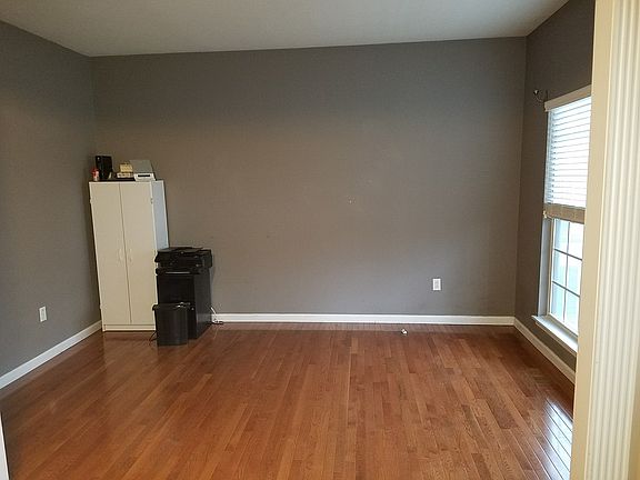 3rd image of 548 Glen Oak Dr