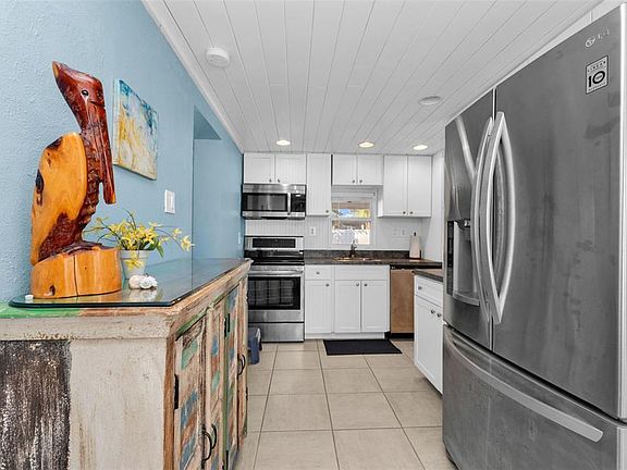 5th image of 3215 Park Dr