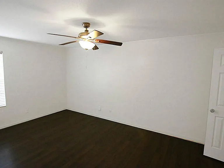5550 N Braeswood Blvd #136 — Photo 7