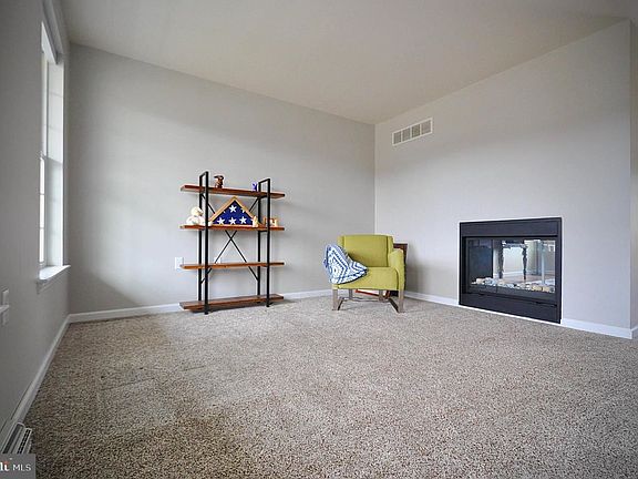 5th image of 227 Aster Ave
