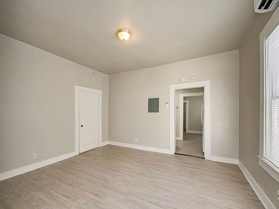 3rd image of 1315 W Jefferson St APT 6