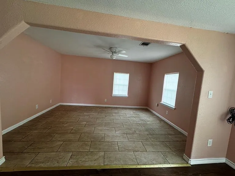 709 Matthews St — Photo 2