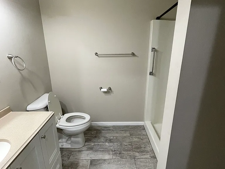 594 Moull St #11 — Photo 10