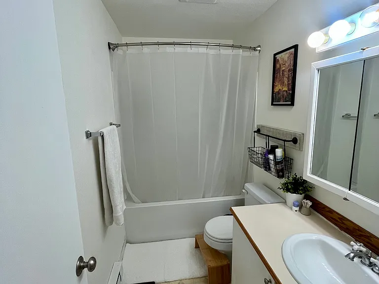 5844 NE 75th St #D-105 — Photo 21