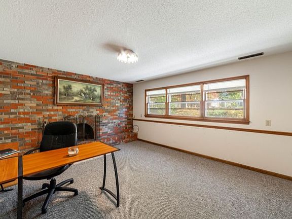 5th image of 2115 Rose Dr