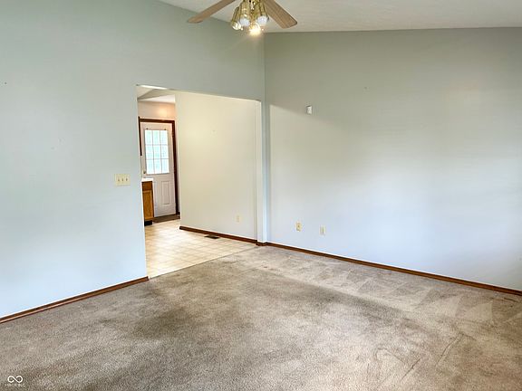 5th image of 404 W Cromer Ave