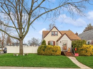 1134 Rosegold St, Franklin Square, NY 11010