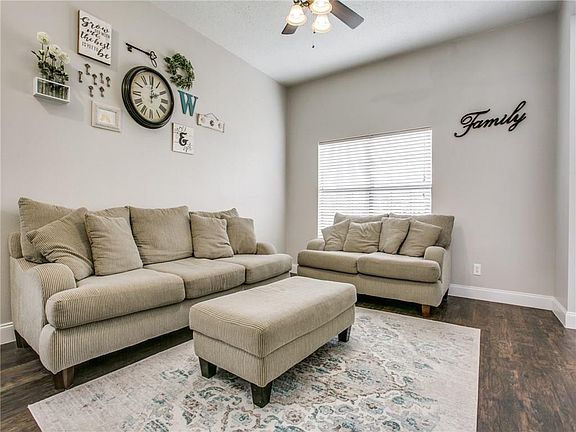 5th image of 2712 Lexington Cir