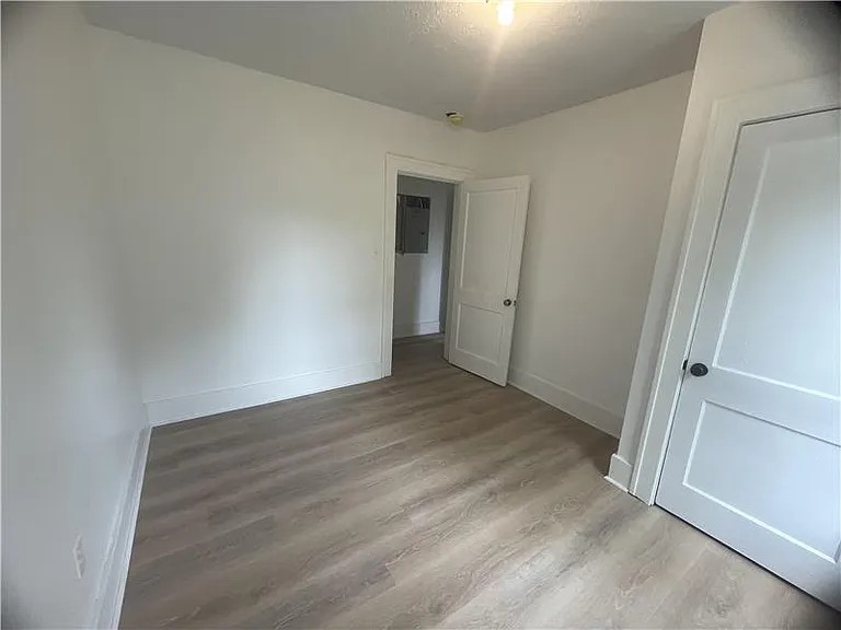 1439 Maryland Ave — Photo 2