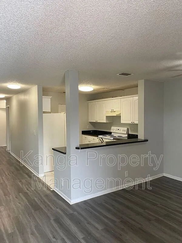 3 bed, 2.0 bath, 1217 sqft, $2,350 — Photo 4
