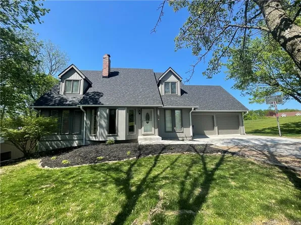 1806 Sunrise Dr, Smithville, MO 64089