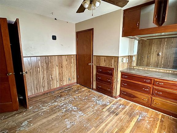 4th image of 906 N Walker Ave