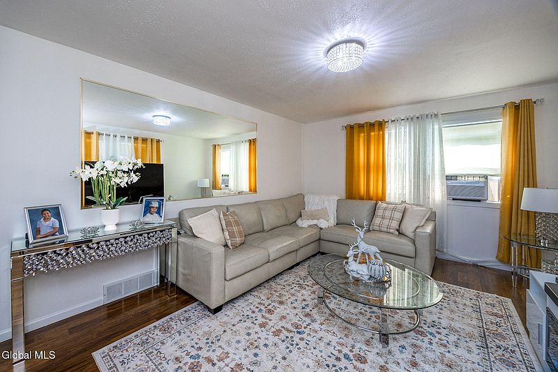 5th image of 821 Hillside Avenue