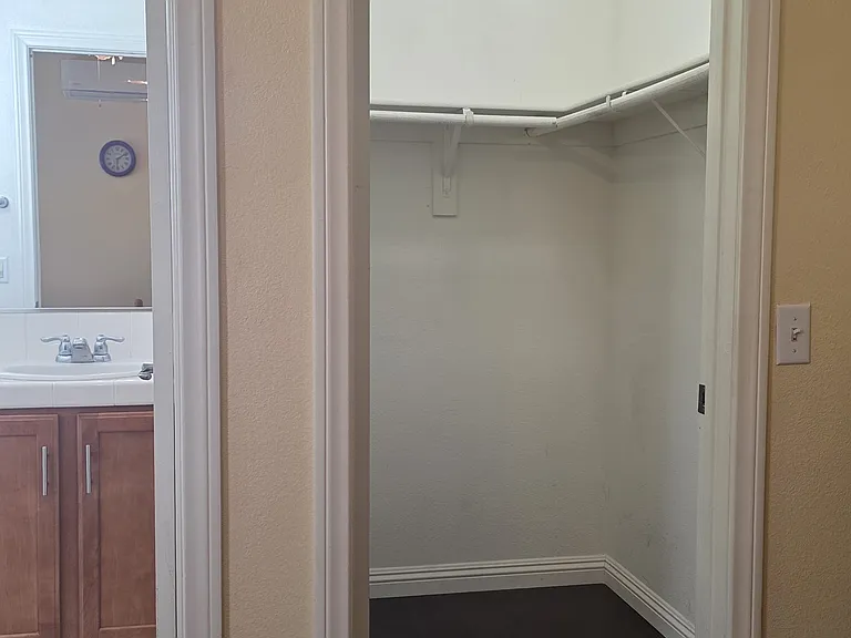 N Ofelia Dr — Photo 9