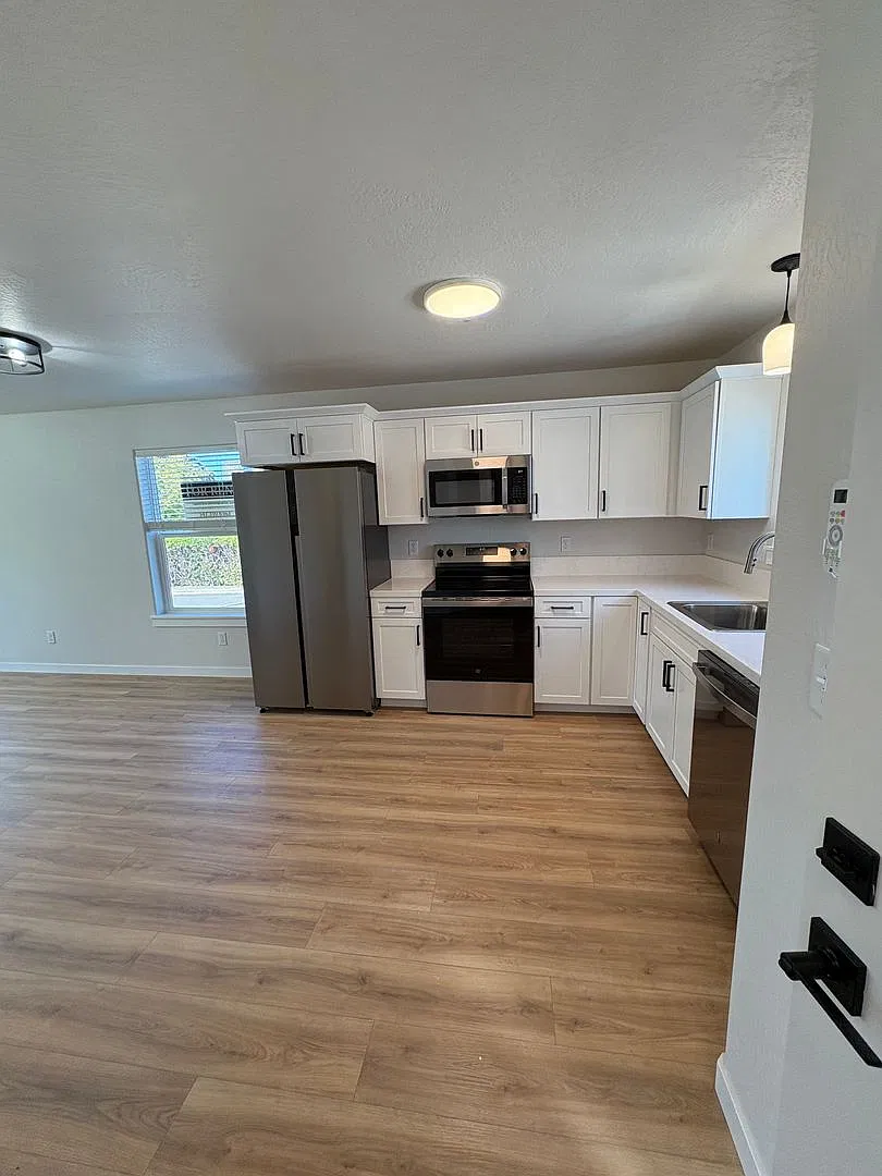 3-bedroom, 2-bathroom Townhouse — Photo 3